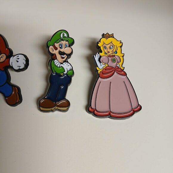 Nintendo Enamel Pins! Mario, Wario, Princess Peach, Luigi - Picture 3 of 6